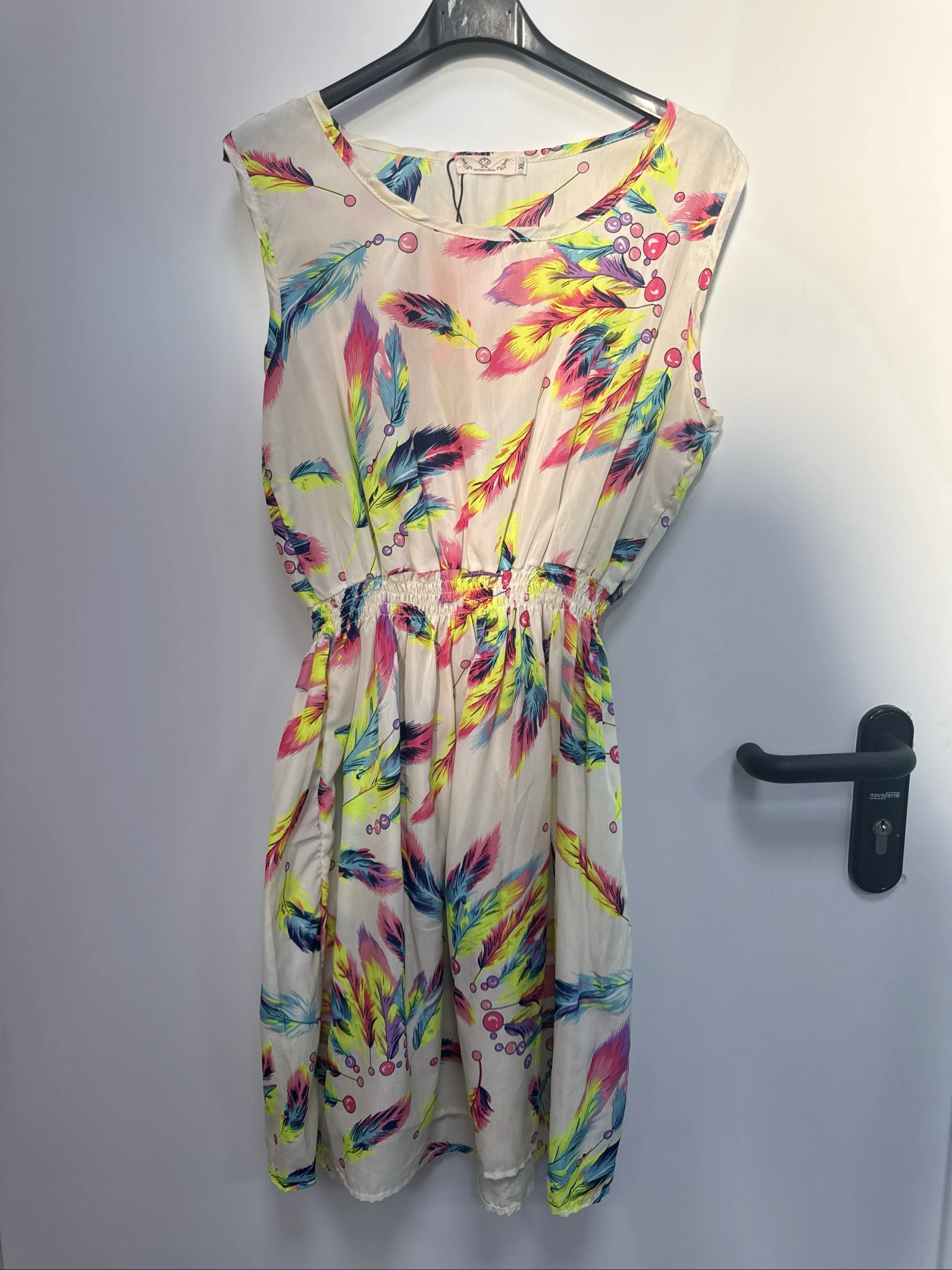 Vestido estampado plumas mujer talla M con etiqueta